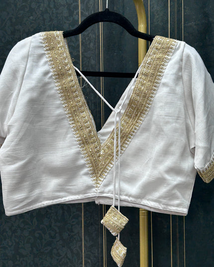 V neck blouse : white