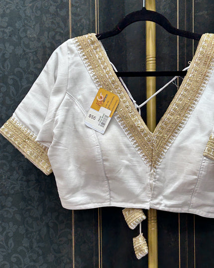 V neck blouse : white