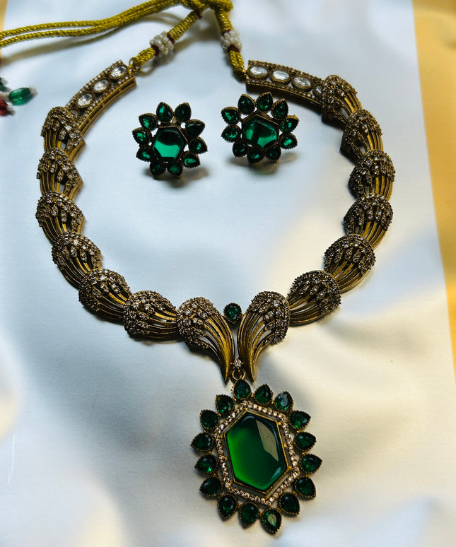 Antique gold finish necklace set