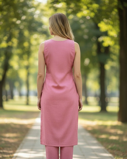 Kurti Connection USA rose textured sleeveless kurti with matching pants set. Model from behind.